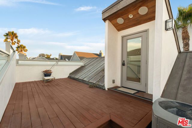 128 Roma Court, Marina Del Rey, CA 90292