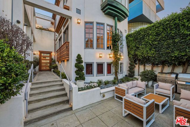 128 Roma Court, Marina Del Rey, CA 90292