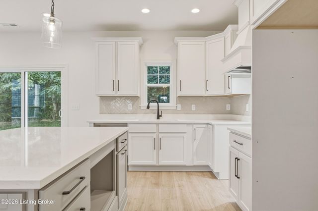 1204 Divot Way, Simpsonville, KY 40067