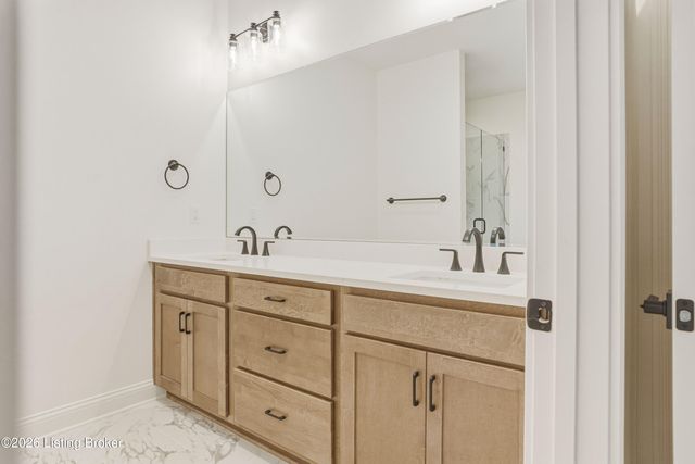 1204 Divot Way, Simpsonville, KY 40067