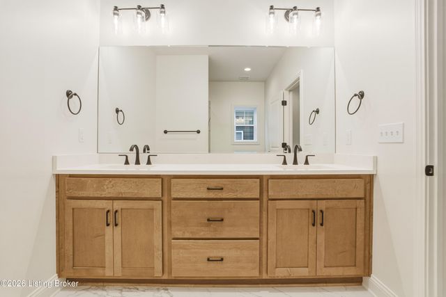 1204 Divot Way, Simpsonville, KY 40067