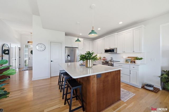 8833 Calamus River Road, Lincoln, NE 68520