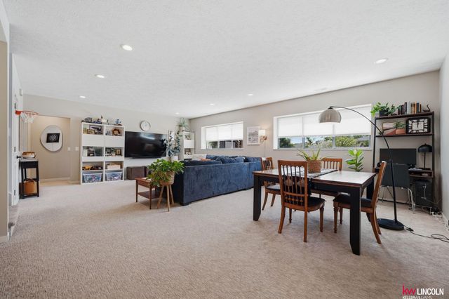 8833 Calamus River Road, Lincoln, NE 68520