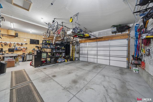 8833 Calamus River Road, Lincoln, NE 68520