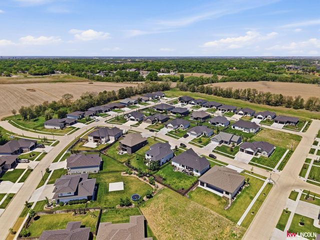 8833 Calamus River Road, Lincoln, NE 68520