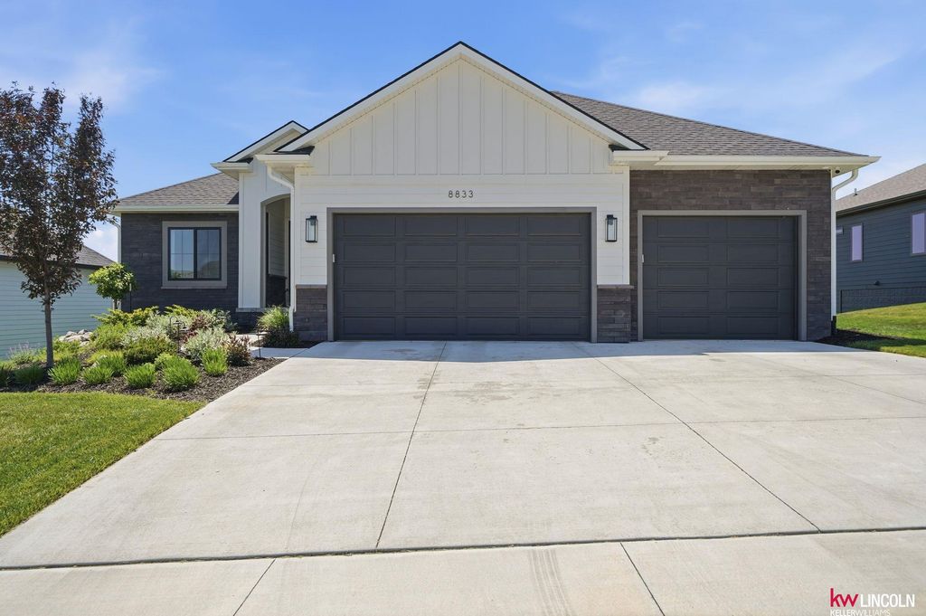 8833 Calamus River Road, Lincoln, NE 68520