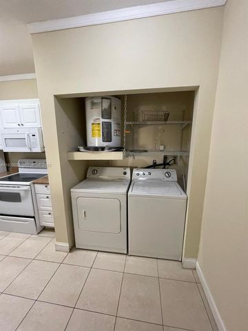 18310 NW 68th Ave E, Hialeah, FL 33015