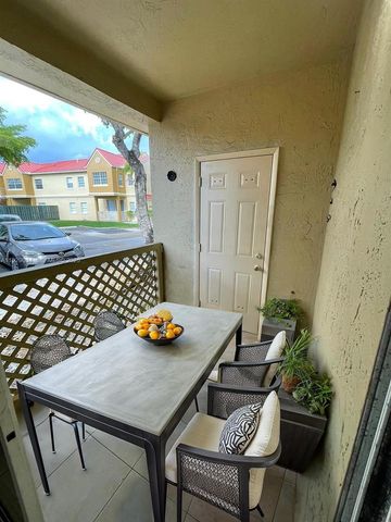 18310 NW 68th Ave E, Hialeah, FL 33015