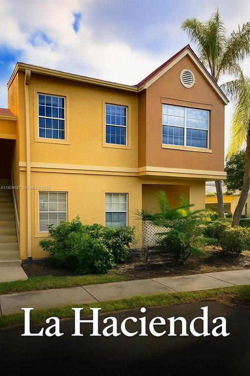 18310 NW 68th Ave E, Hialeah, FL 33015