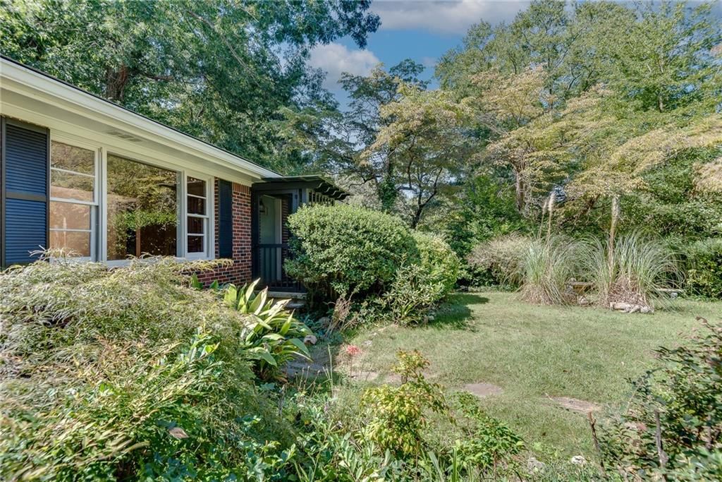 Image 3 of property listing at 2969 Judylyn Drive, Decatur, GA 30033