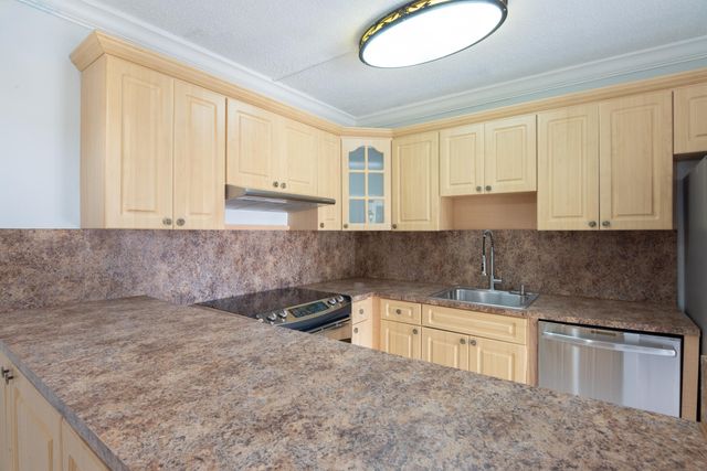 1700 Embassy Drive 305, West Palm Beach, FL 33401