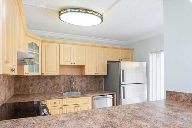 1700 Embassy Drive 305, West Palm Beach, FL 33401