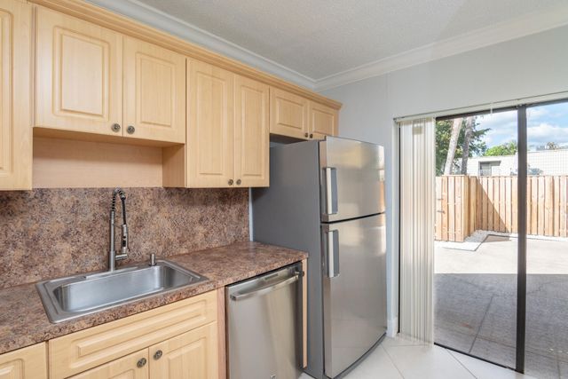 1700 Embassy Drive 305, West Palm Beach, FL 33401