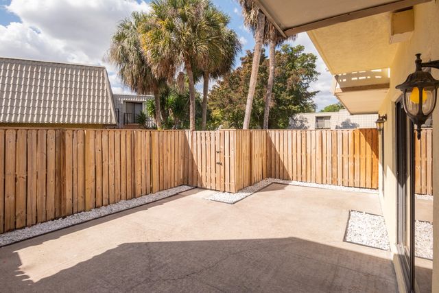 1700 Embassy Drive 305, West Palm Beach, FL 33401