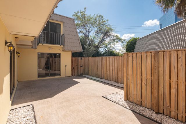 1700 Embassy Drive 305, West Palm Beach, FL 33401