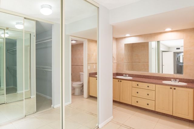 1700 Embassy Drive 305, West Palm Beach, FL 33401