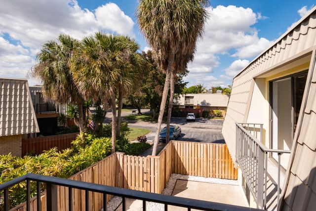 1700 Embassy Drive 305, West Palm Beach, FL 33401