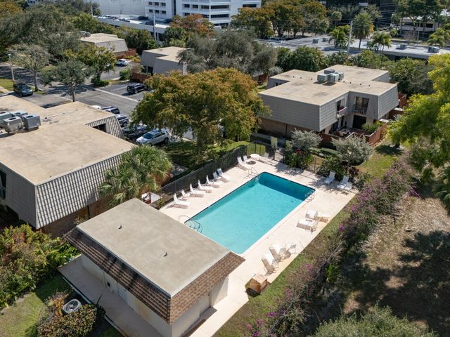 1700 Embassy Drive 305, West Palm Beach, FL 33401