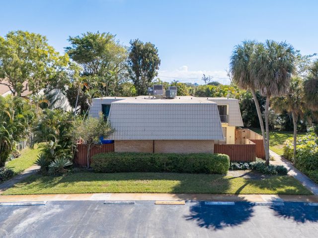 1700 Embassy Drive 305, West Palm Beach, FL 33401