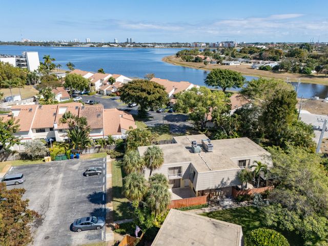 1700 Embassy Drive 305, West Palm Beach, FL 33401