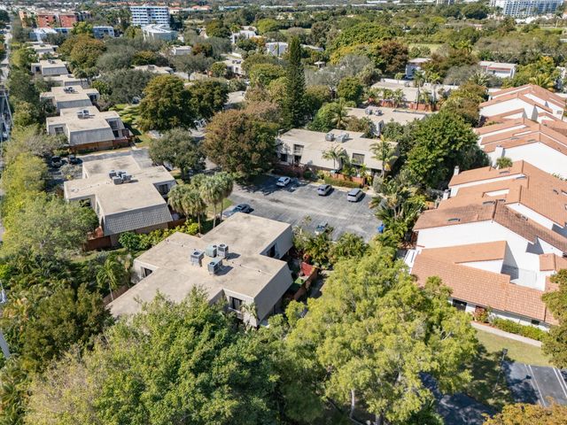 1700 Embassy Drive 305, West Palm Beach, FL 33401