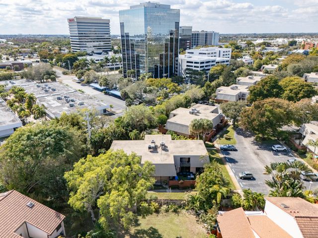 1700 Embassy Drive 305, West Palm Beach, FL 33401