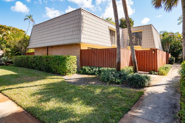 1700 Embassy Drive 305, West Palm Beach, FL 33401