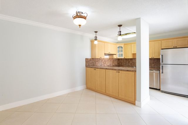 1700 Embassy Drive 305, West Palm Beach, FL 33401