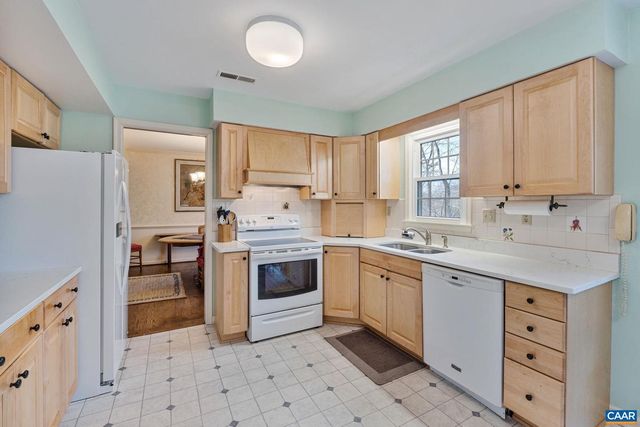 1772 HEARTHGLOW LN, Charlottesville, VA 22901