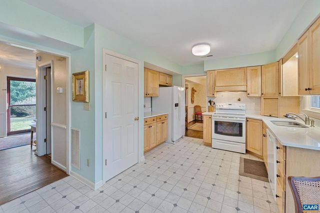 1772 HEARTHGLOW LN, Charlottesville, VA 22901