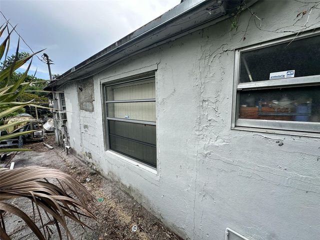 1511 SW 28th Way, Fort Lauderdale, FL 33312