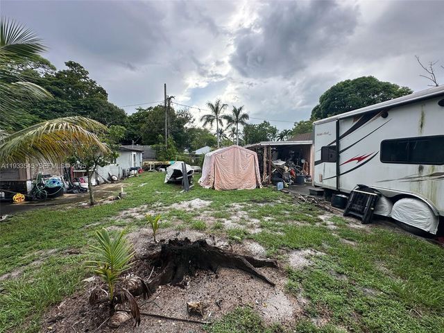 1511 SW 28th Way, Fort Lauderdale, FL 33312