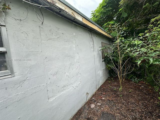 1511 SW 28th Way, Fort Lauderdale, FL 33312