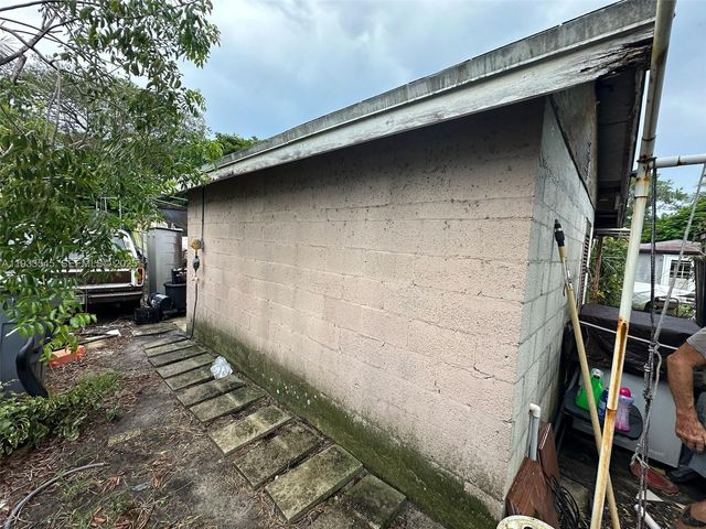 1511 SW 28th Way, Fort Lauderdale, FL 33312