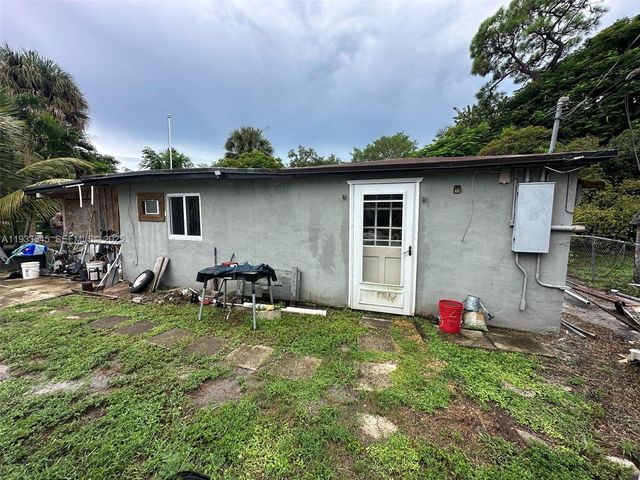 1511 SW 28th Way, Fort Lauderdale, FL 33312