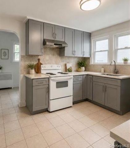 17 Hope Street, Hempstead, NY 11550
