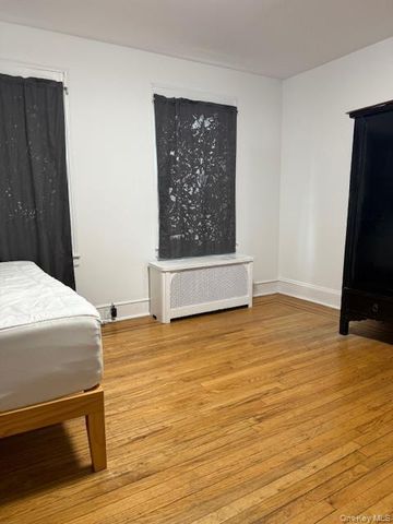17 Hope Street, Hempstead, NY 11550