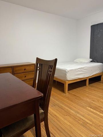 17 Hope Street, Hempstead, NY 11550