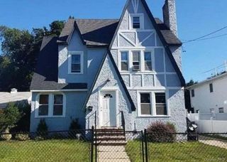 17 Hope Street, Hempstead, NY 11550