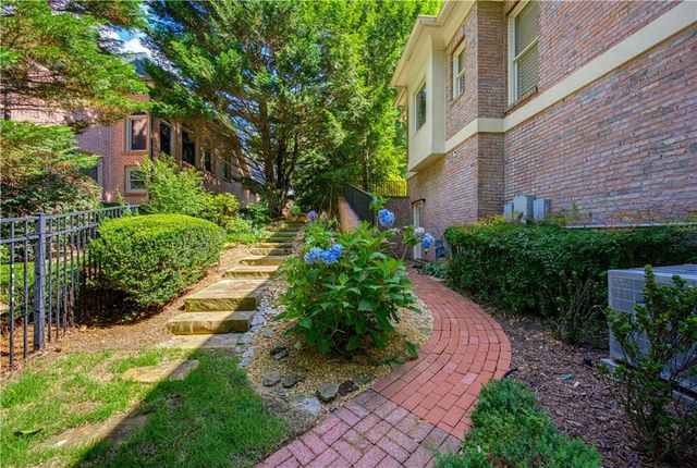 7090 Laurel Oak Drive, Suwanee, GA 30024