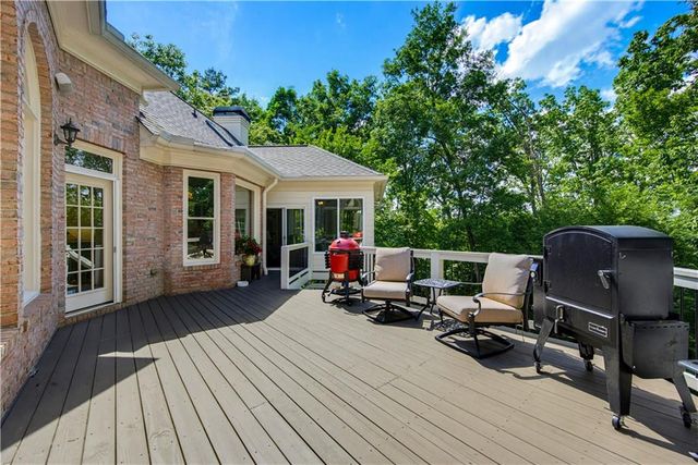 7090 Laurel Oak Drive, Suwanee, GA 30024