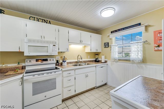 7079 Cedarhurst DR, Fort Myers, FL 33919