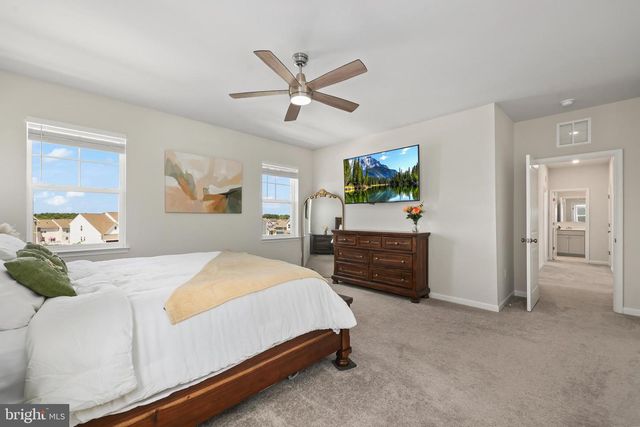 38 FELDBERG DR, Charles Town, WV 25414