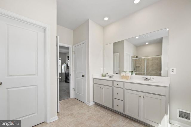 38 FELDBERG DR, Charles Town, WV 25414