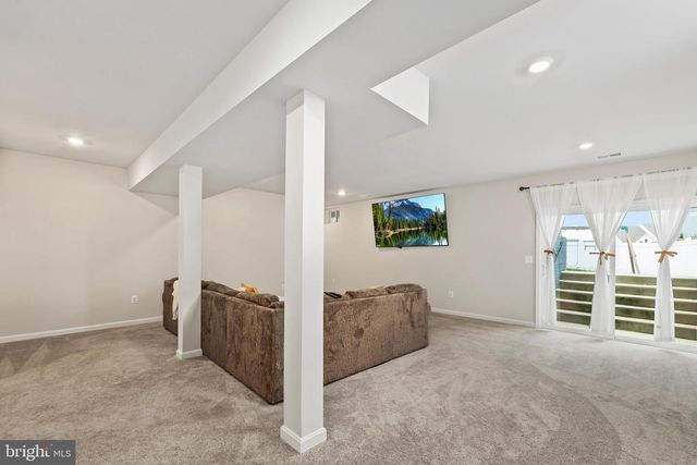 38 FELDBERG DR, Charles Town, WV 25414