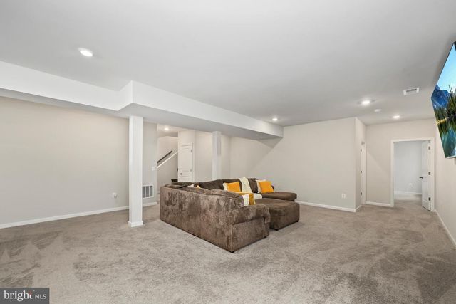 38 FELDBERG DR, Charles Town, WV 25414