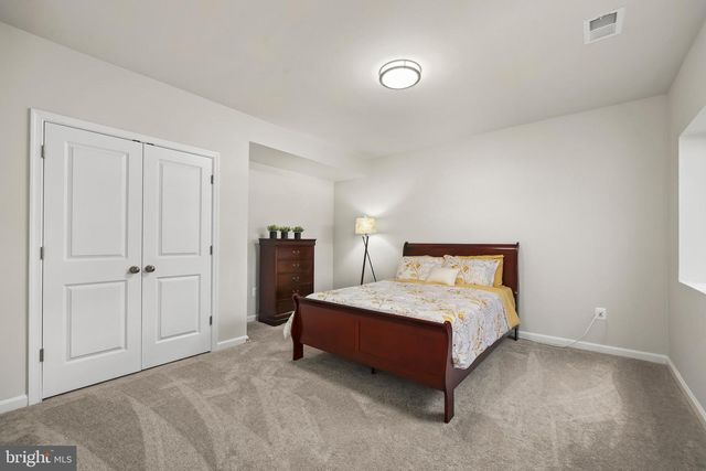 38 FELDBERG DR, Charles Town, WV 25414