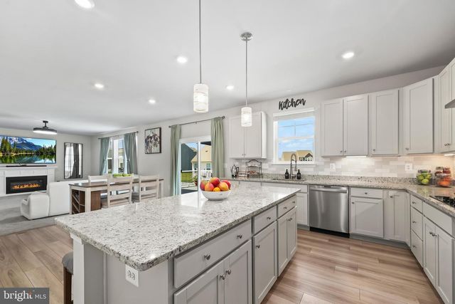 38 FELDBERG DR, Charles Town, WV 25414
