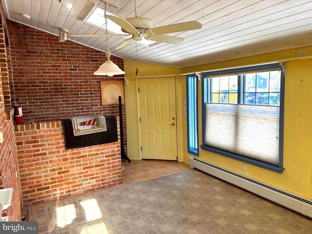 404 N MAIN ST, Red Lion, PA 17356