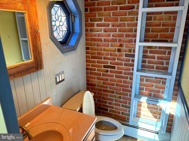 404 N MAIN ST, Red Lion, PA 17356